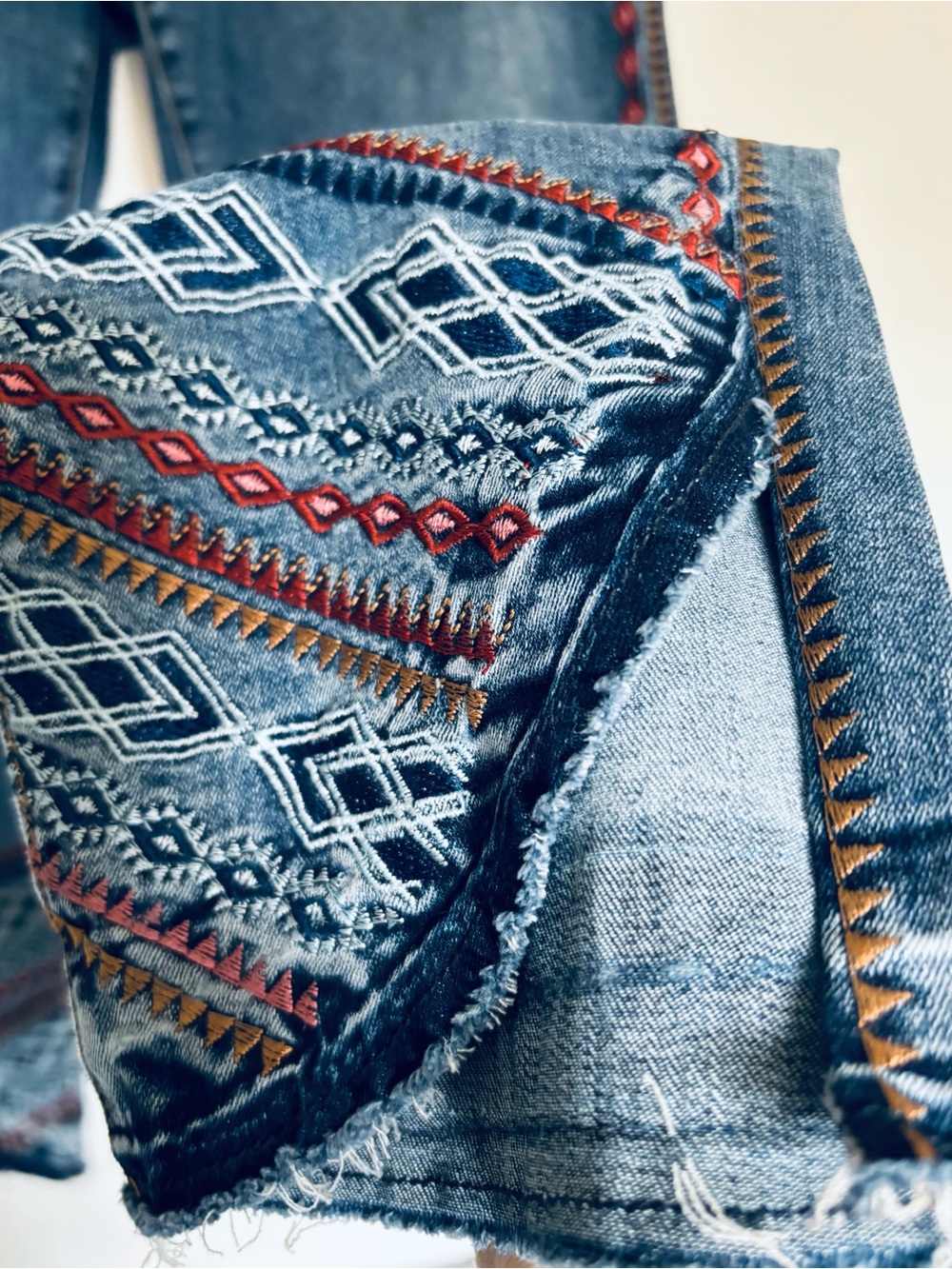 FDJ Embroidered Pull-on Jeans - EUC